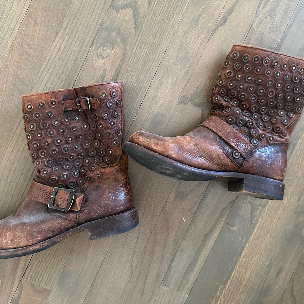 Frye Jenna cut studded short boot